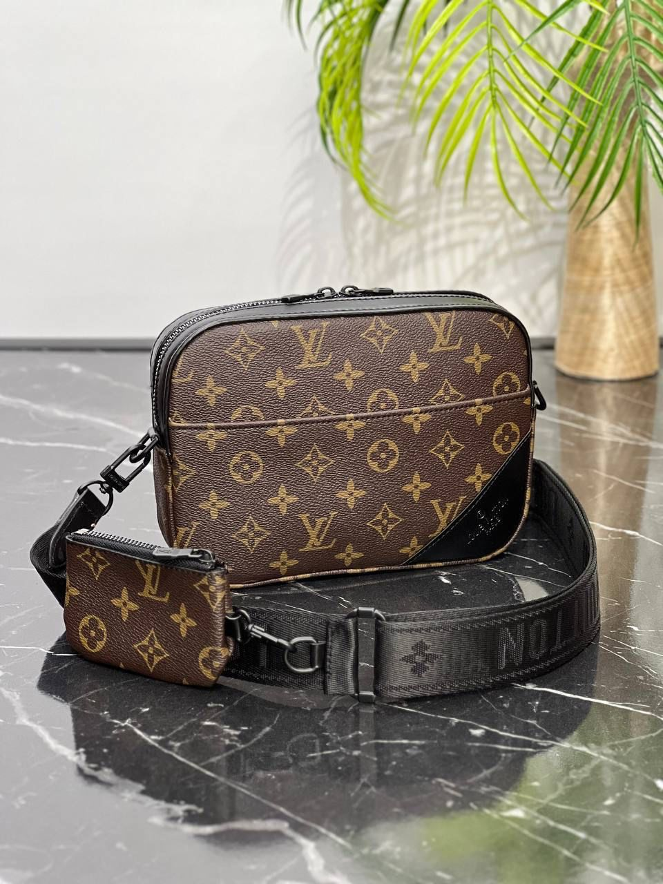 Louis Vuitton Trio Messenger · Macassar