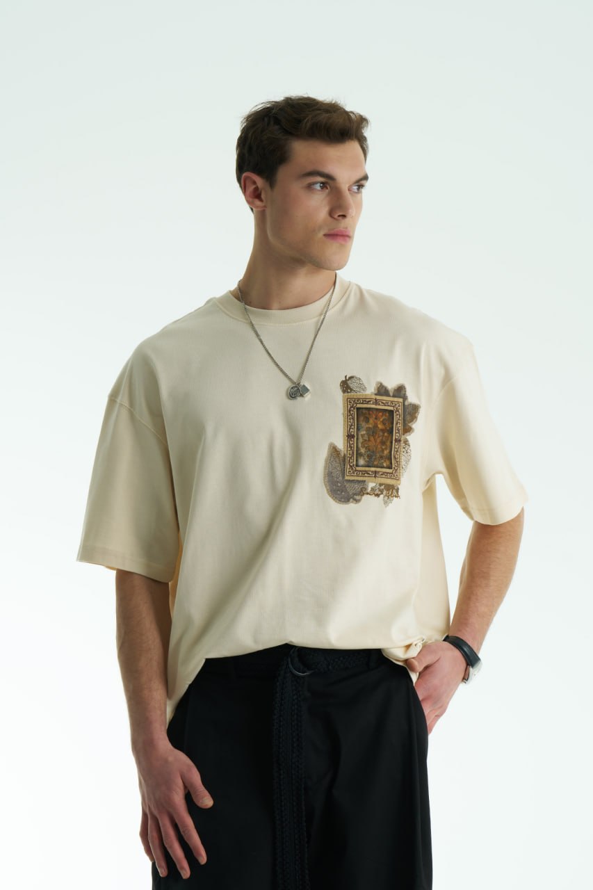 Baroque Çerçeve Çiçek Nakış Oversize T-Shirt (Krem)