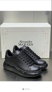 Alexander McQueen Oversized · Triple Black