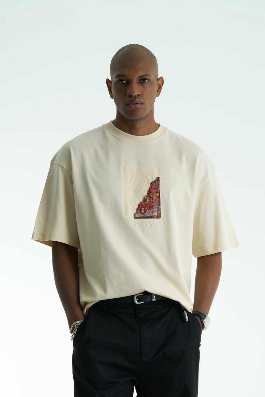 Not All Wounds Are Visible Halı Nakış Oversize T-Shirt (Krem)