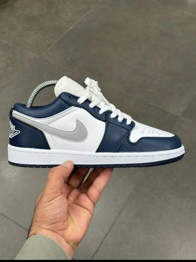 Air Jordan 1 Low · Midnight Navy