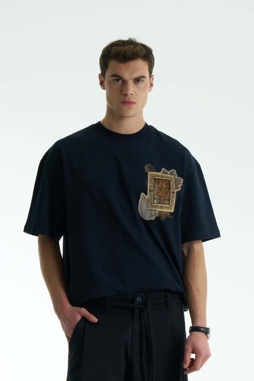 Baroque Çerçeve Çiçek Nakış Oversize T-Shirt (Lacivert)