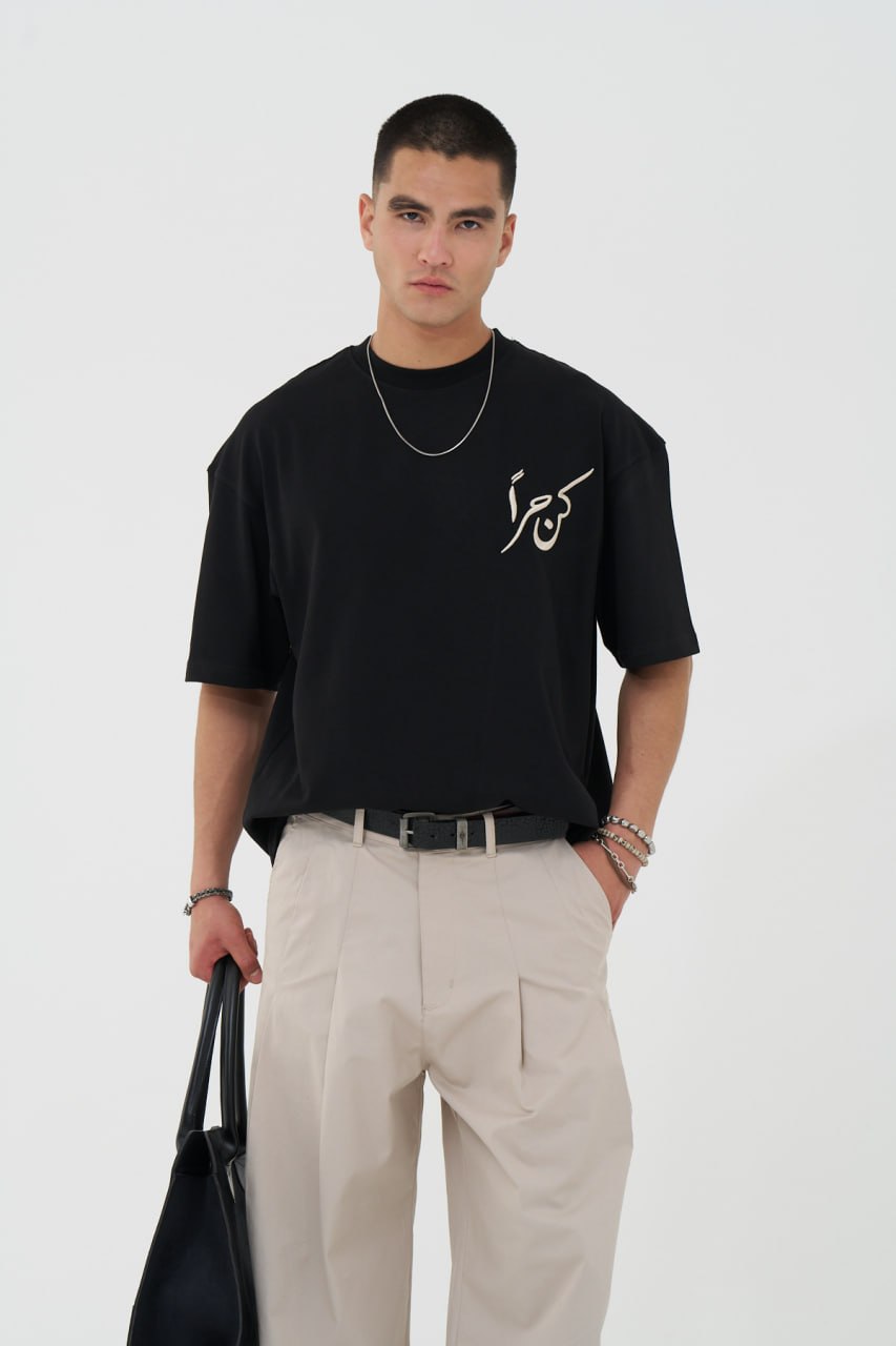Kün Hurran Atlı Halı Oversize T-Shirt (Siyah)